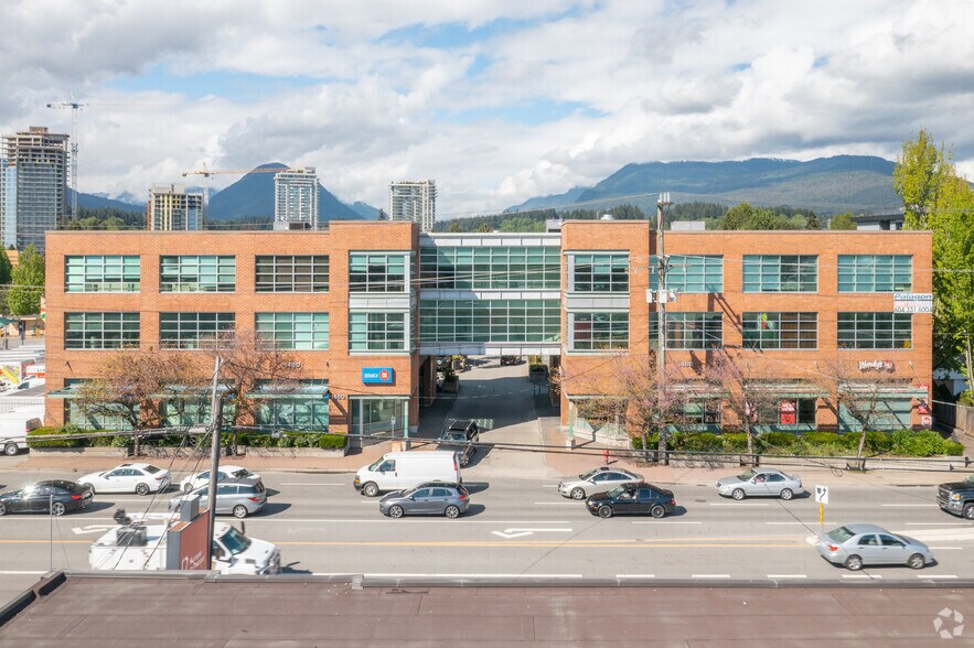 1460-1488 Main St, North Vancouver District, BC à vendre - Photo du bâtiment - Image 2 de 8