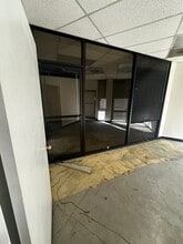 15500 Erwin St, Van Nuys, CA à louer Photo intérieure- Image 2 de 5