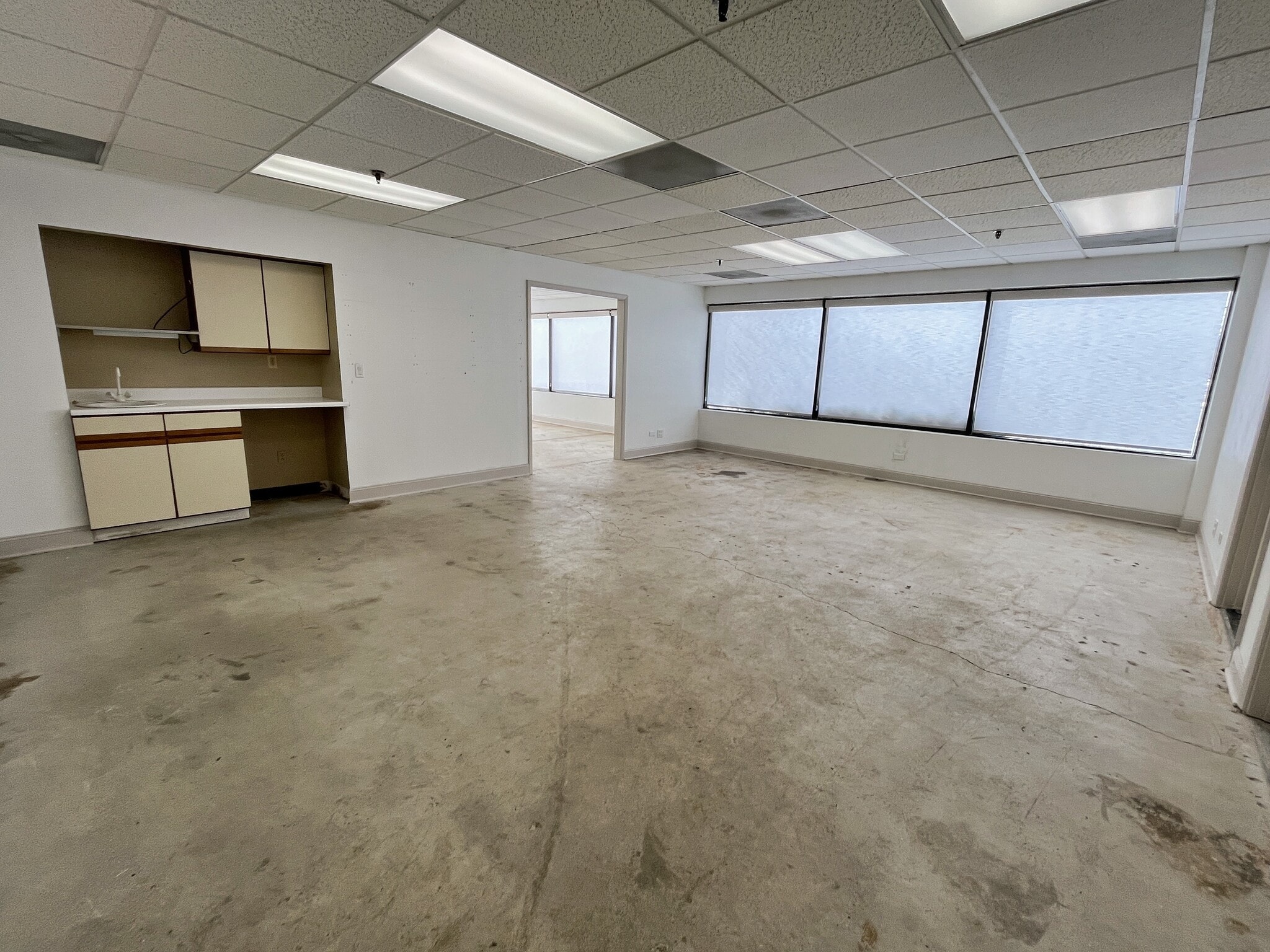 37 Sherwood Ter, Lake Bluff, IL for lease Interior Photo- Image 1 of 3