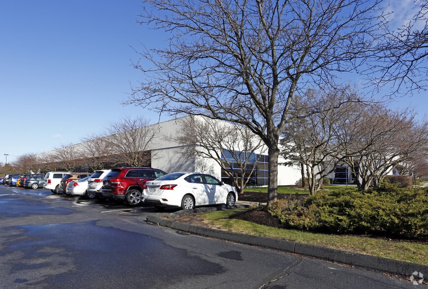 1724 Indian Wood Cir, Maumee, OH for lease - Building Photo - Image 3 of 9