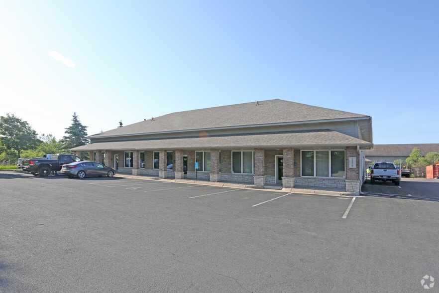 2360-2370 County Road J portfolio of 2 properties for sale on LoopNet.ca - Building Photo - Image 2 of 2