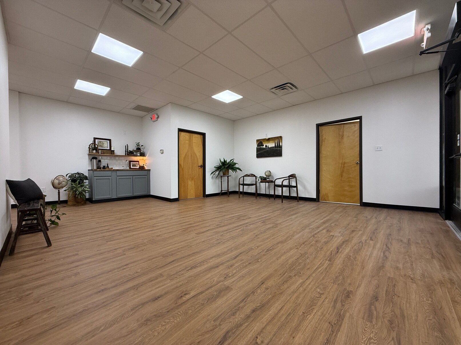 614 S Edmonds Ln, Lewisville, TX for lease Interior Photo- Image 1 of 8