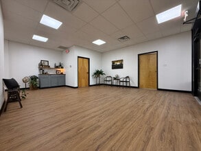614 S Edmonds Ln, Lewisville, TX for lease Interior Photo- Image 1 of 8