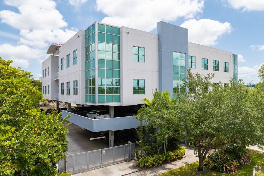 657 South Dr, Miami Springs, FL à louer - Photo du bâtiment - Image 1 de 27