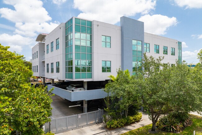 More details for 657 South Dr, Miami Springs, FL - Office for Lease