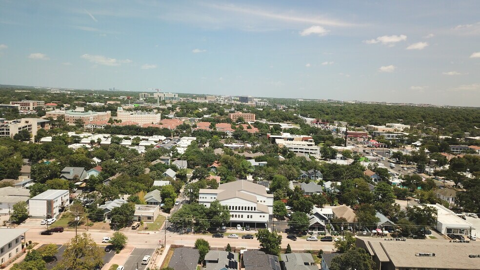 630 W 34th St, Austin, TX à louer - Photo du bâtiment - Image 3 de 26