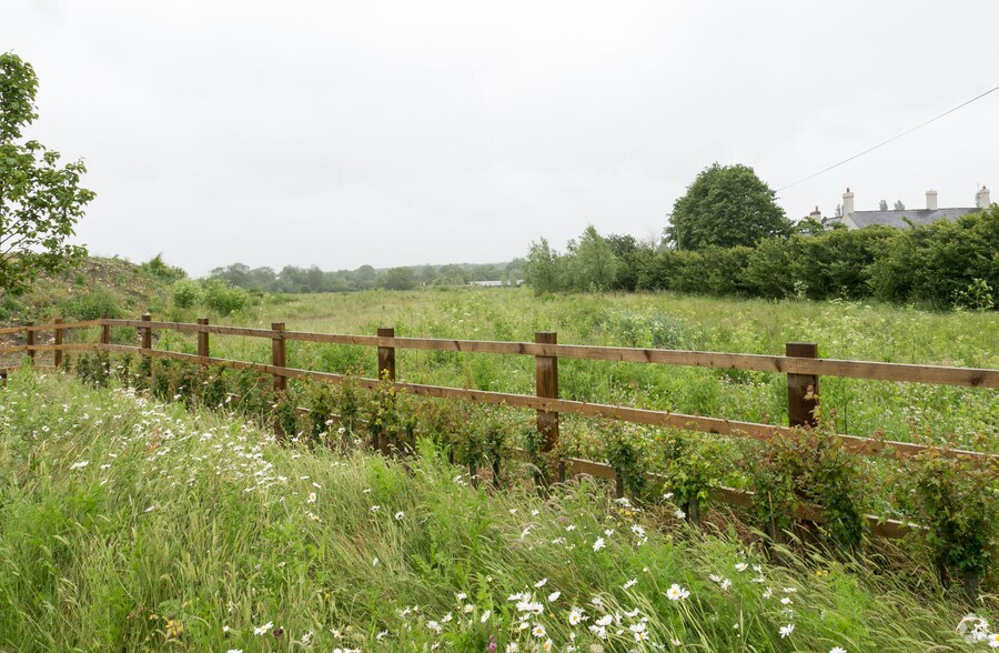 Mill Ln, Westbury à louer - Photo du bâtiment - Image 2 de 4