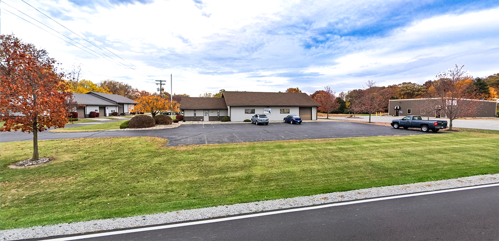 2420 W Shoaff Rd, Huntertown, IN à louer - Photo du bâtiment - Image 2 de 4