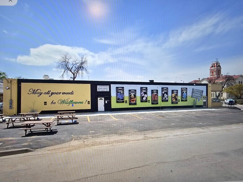 516 E 4th St, Lampasas, TX à vendre - Photo du bâtiment - Image 3 de 3