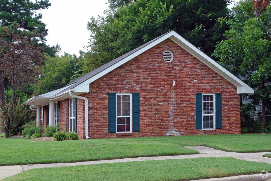 1715 N B St, Fort Smith, AR à louer - Photo du bâtiment - Image 2 de 2