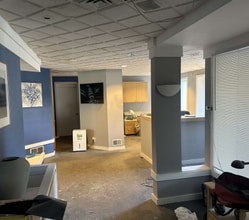 1811 W Silver Spring Dr, Glendale, WI for lease Interior Photo- Image 1 of 12