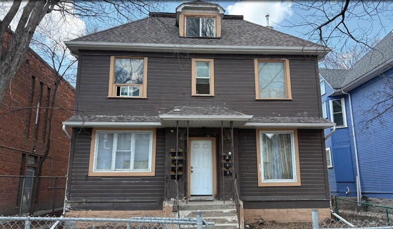 180 Balmoral St, Winnipeg, MB à vendre - Photo du bâtiment - Image 1 de 1