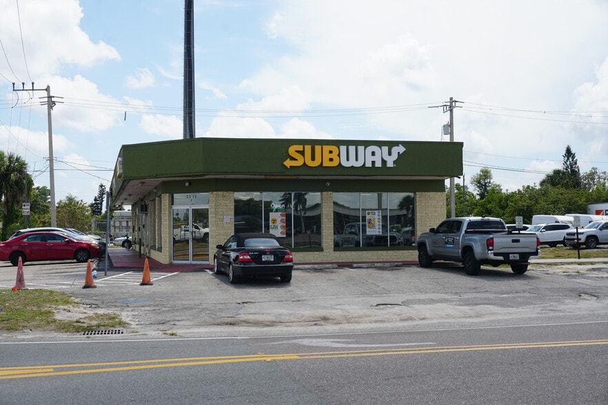 3315 Harbor Blvd, Port Charlotte, FL for sale - Building Photo - Image 2 of 6