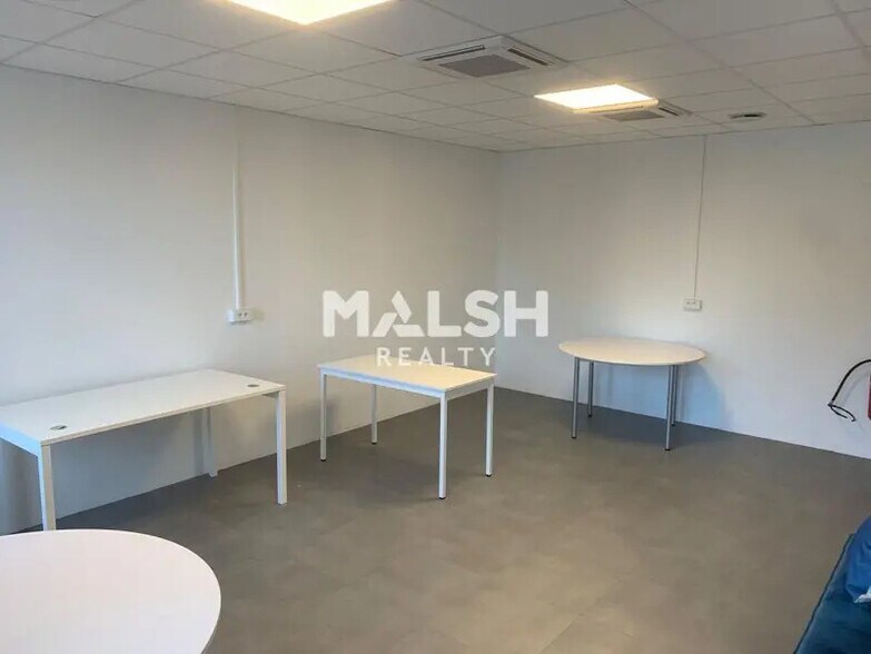 Office in Rillieux-la-Pape for lease - Building Photo - Image 3 of 8