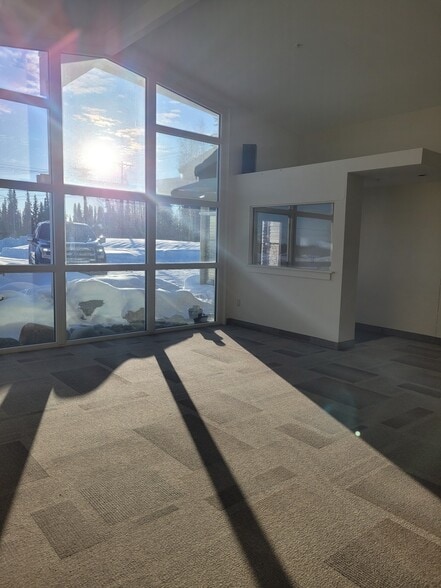 1744 Farmers Loop Rd, Fairbanks, AK for sale - Building Photo - Image 3 of 25