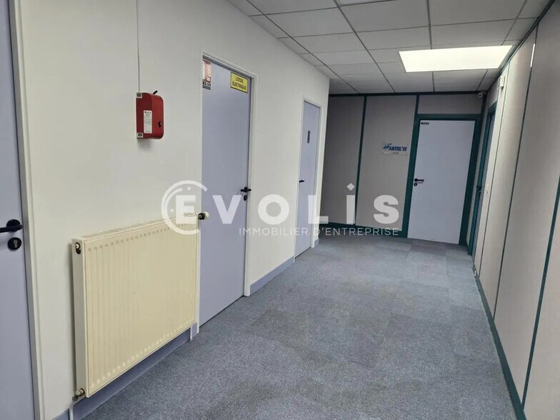 Bureau dans Gometz-le-Châtel à louer - Photo intérieure - Image 2 de 6