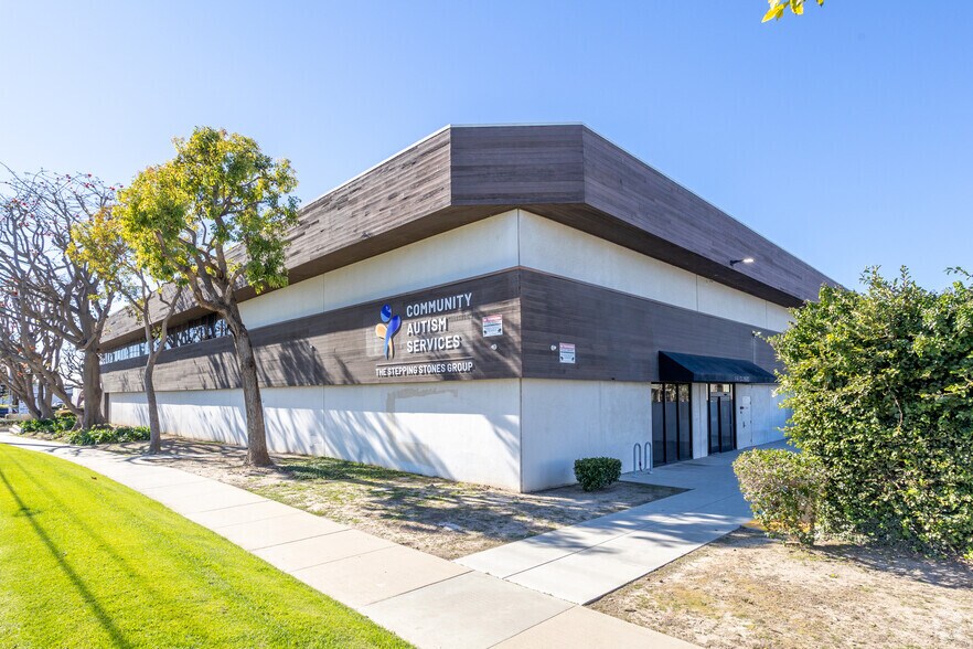 1690 Universe Cir, Oxnard, CA for lease - Building Photo - Image 2 of 13