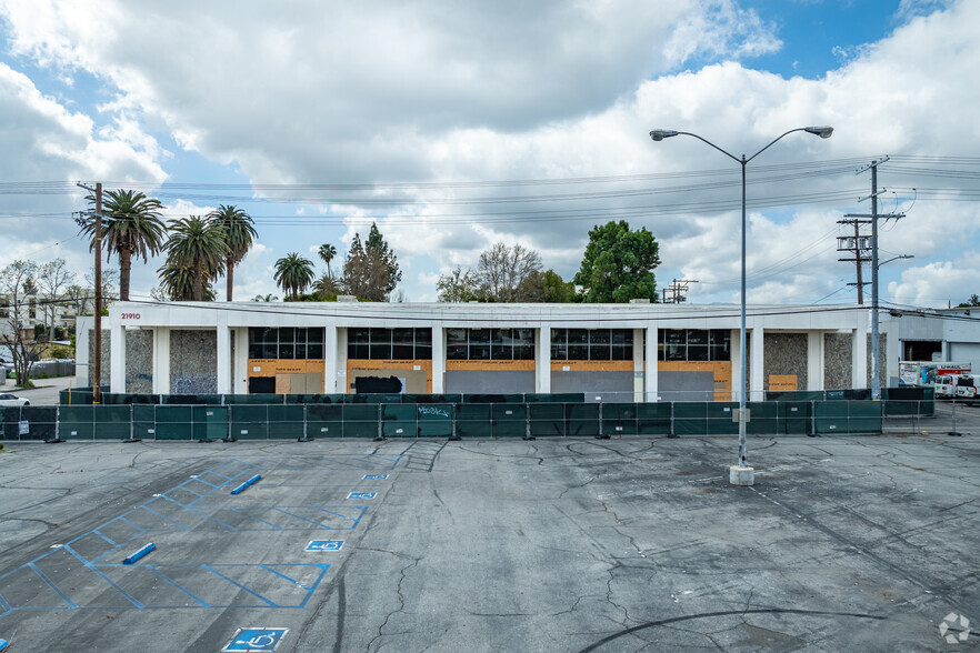 21910 Sherman Way, Canoga Park, CA for lease - Building Photo - Image 2 of 6