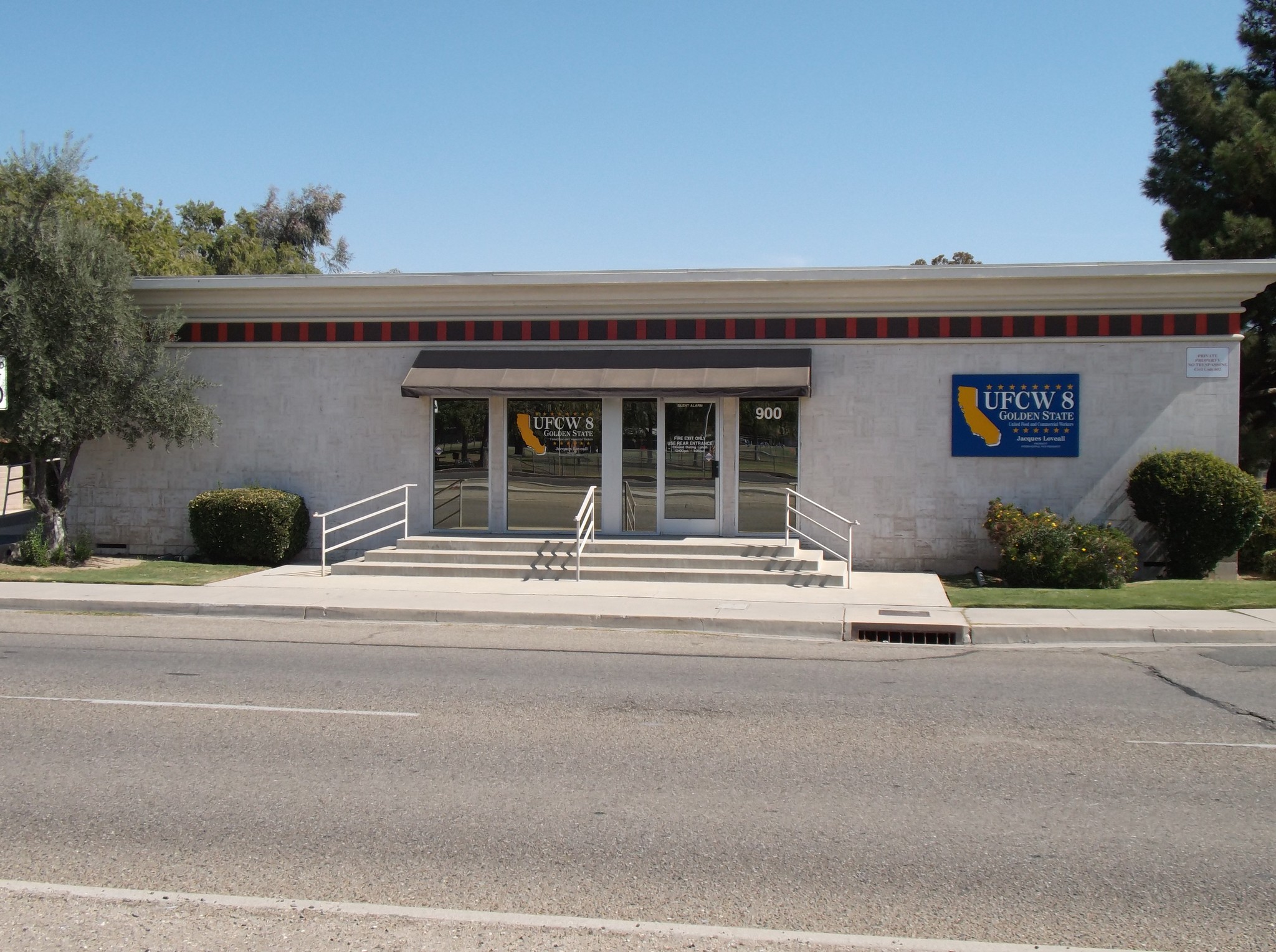 900 Airport Dr, Bakersfield, CA à vendre Photo du bâtiment- Image 1 de 1