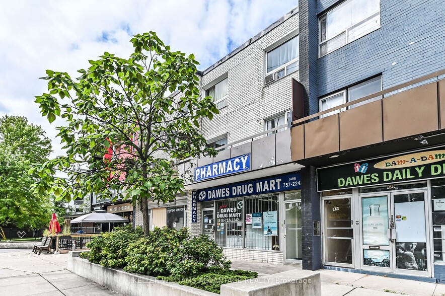 424 Dawes Rd, Toronto, ON à vendre - Photo principale - Image 1 de 3