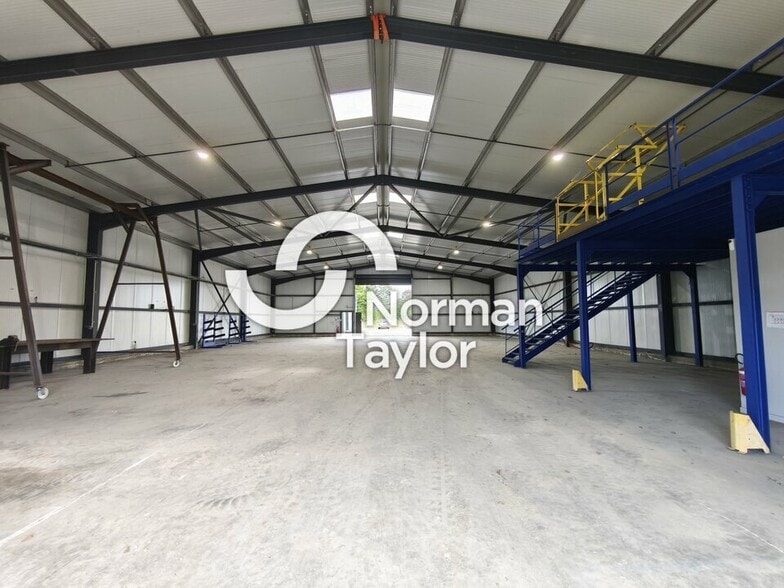 Flex in Narrosse for lease - Interior Photo - Image 1 of 7