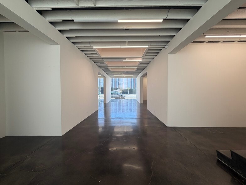 8115 Melrose Ave, Los Angeles, CA for lease - Building Photo - Image 3 of 17