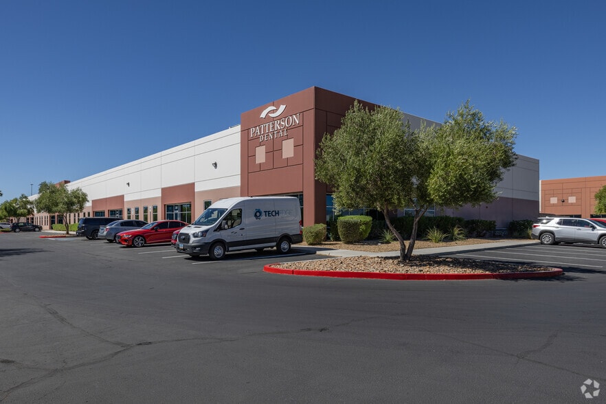 7465 W Sunset Rd, Las Vegas, NV for lease - Primary Photo - Image 2 of 22