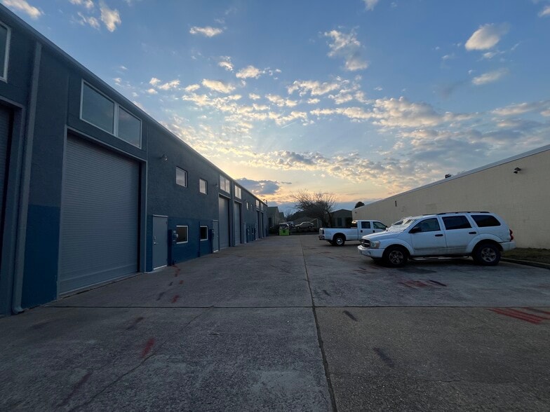 121 Sykes Ave, Virginia Beach, VA à louer - Photo du bâtiment - Image 3 de 21