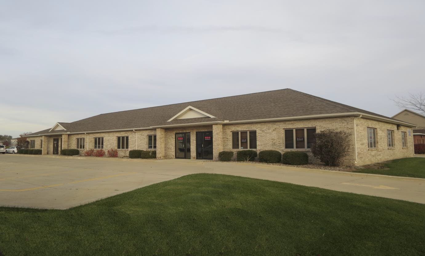 1012 Ekstam Dr, Bloomington, IL for lease Building Photo- Image 1 of 9