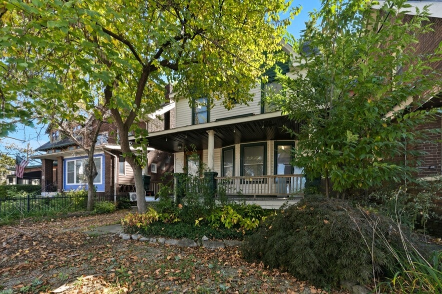 12406 Larchmere Blvd, Cleveland, OH à vendre - Photo du bâtiment - Image 3 de 48