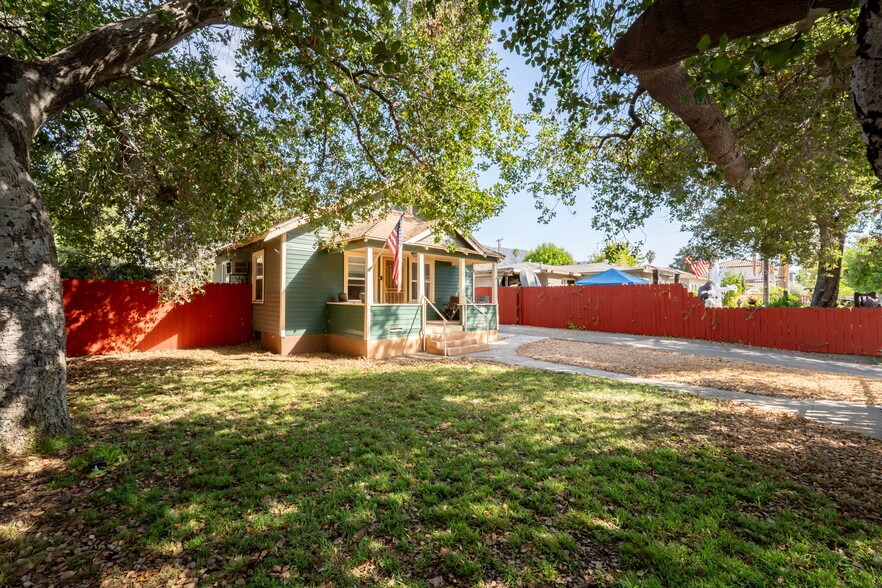 425 E Walnut Ave, Monrovia, CA à vendre - Photo principale - Image 1 de 20