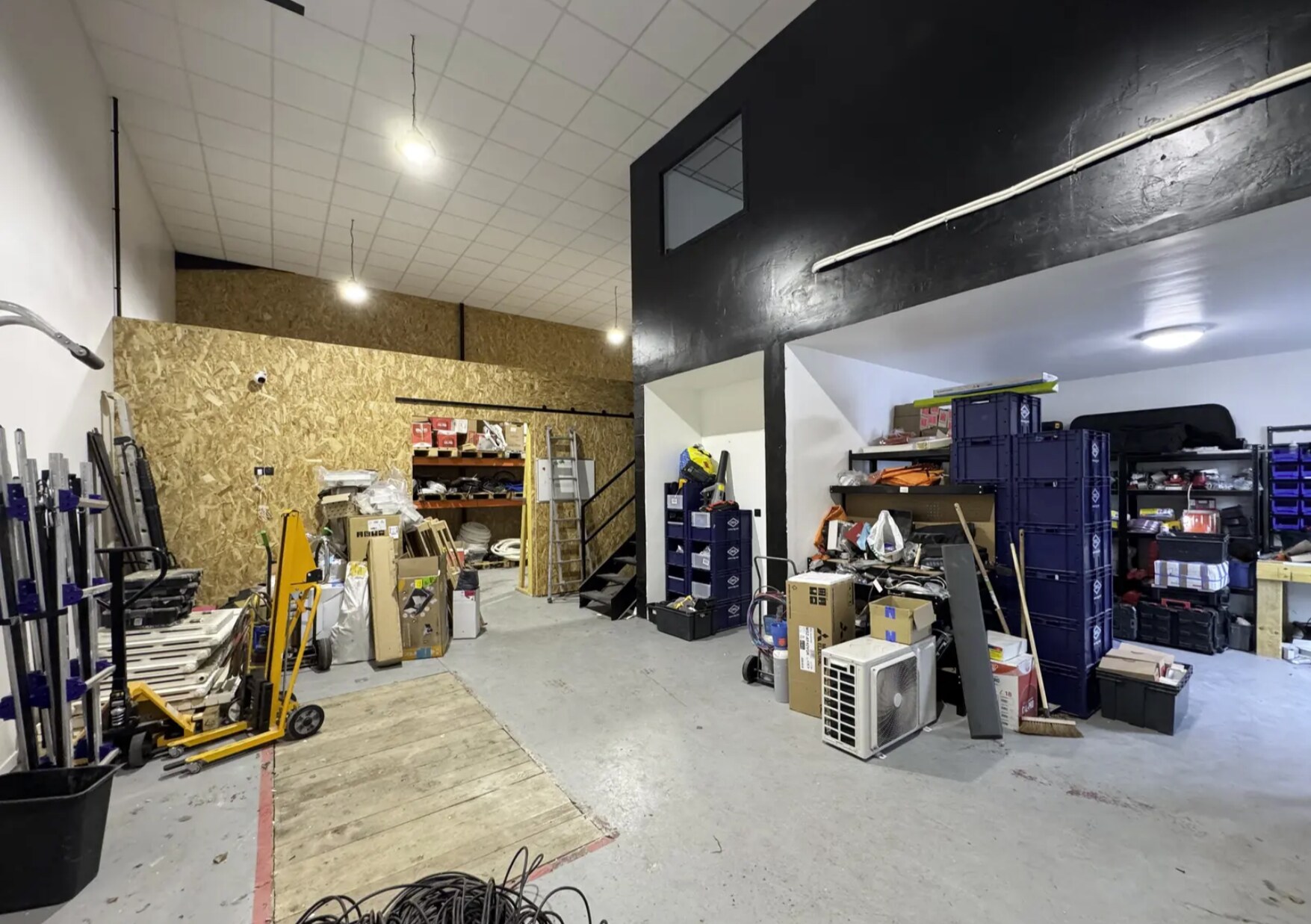 Flex in Marines for lease Interior Photo- Image 1 of 9