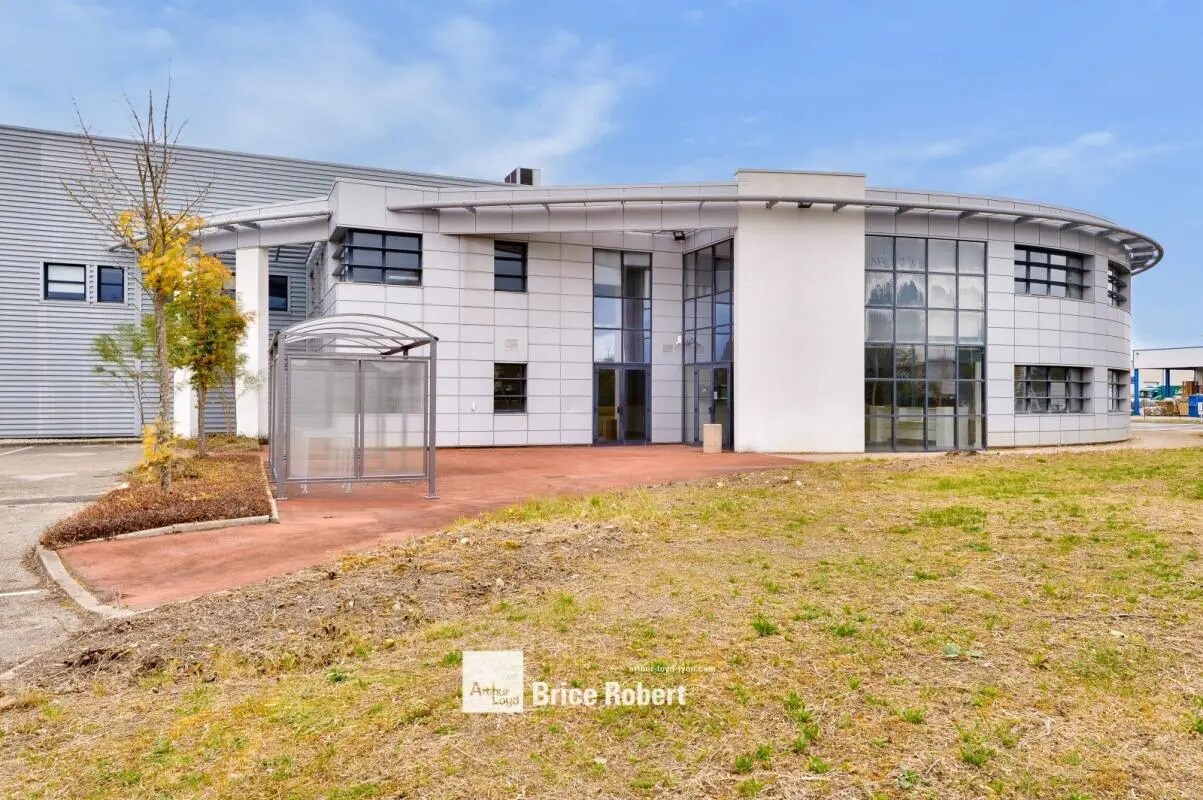 Office in Miribel for lease Building Photo- Image 1 of 6