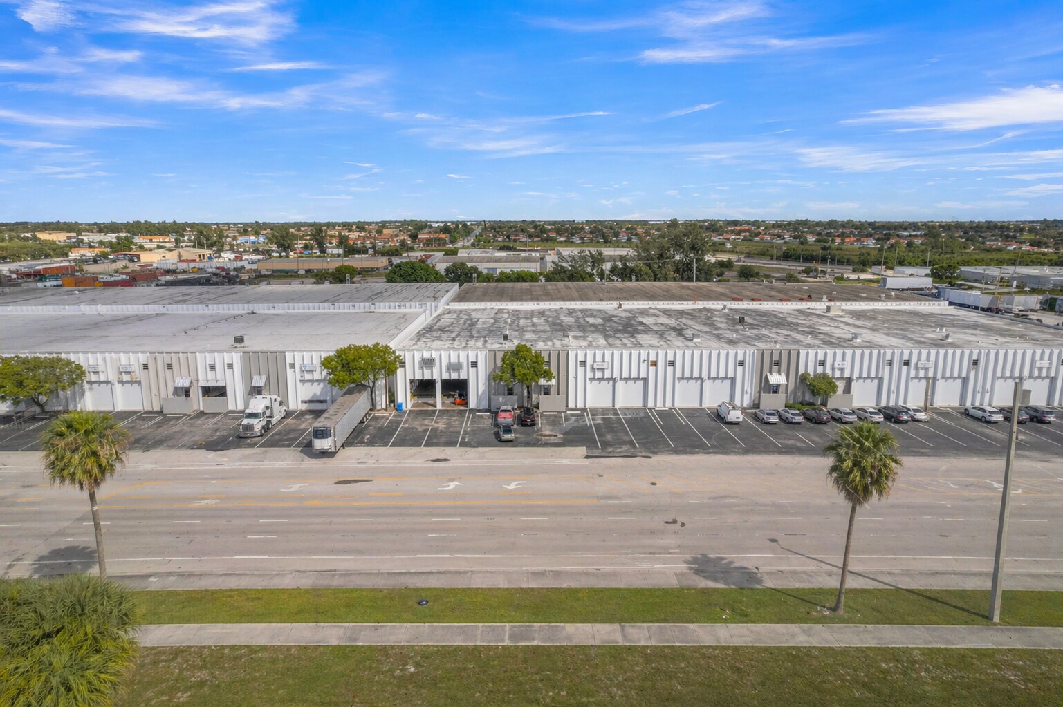 9001-9021 NW 105th Way, Miami, FL à louer Photo intérieure- Image 1 de 1