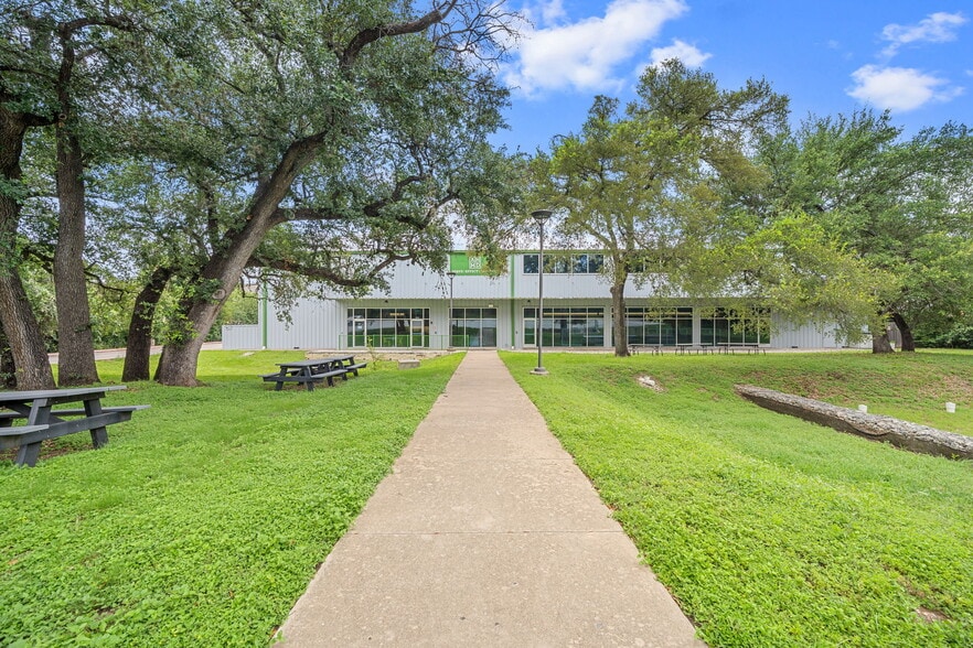 8816 Cullen Ln, Austin, TX for sale - Building Photo - Image 1 of 7