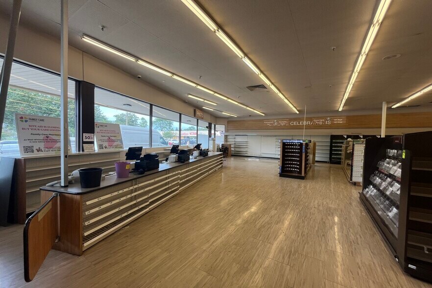 856-994 Middle Country Rd, Middle Island, NY à louer - Photo du bâtiment - Image 3 de 10