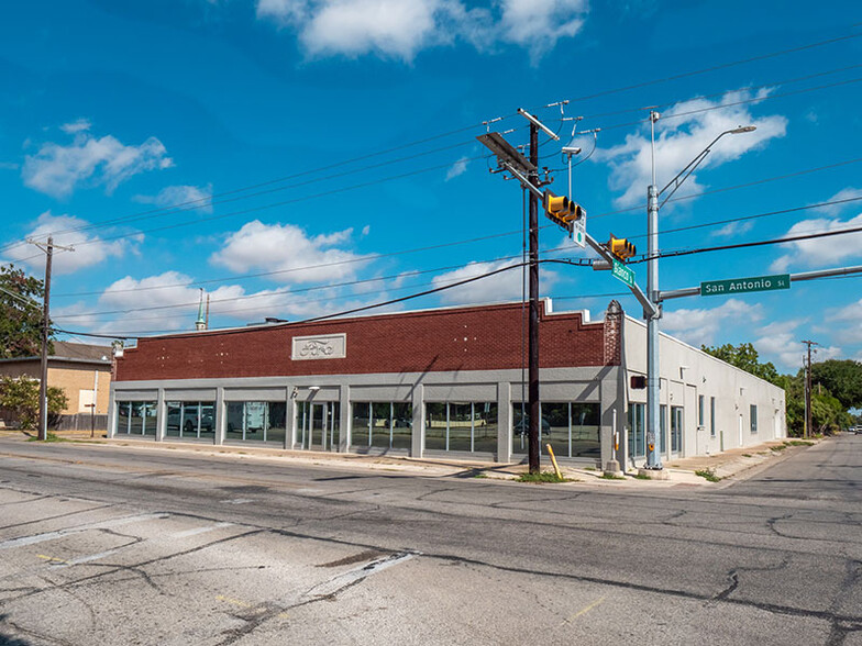 303 W San Antonio St, Lockhart, TX for sale - Building Photo - Image 2 of 10