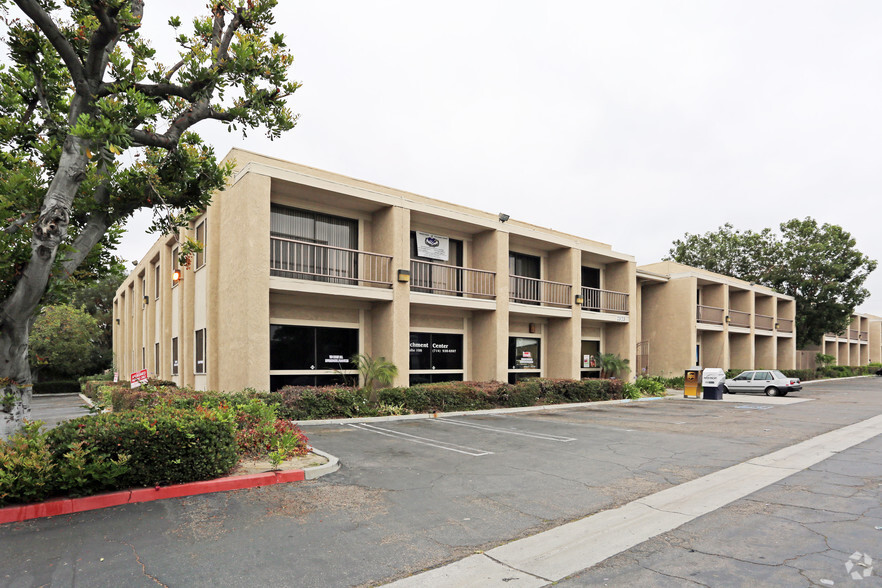 2323 W Lincoln Ave, Anaheim, CA for sale - Primary Photo - Image 1 of 1