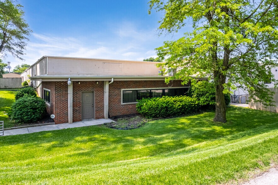 301 High Grove Rd, Grandview, MO à vendre - Photo du bâtiment - Image 3 de 12