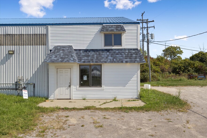 683 River Rd, Bay City, MI à vendre - Photo du bâtiment - Image 3 de 44