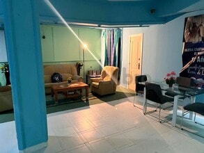 Retail in Madrid, Madrid for lease Interior Photo- Image 2 of 7