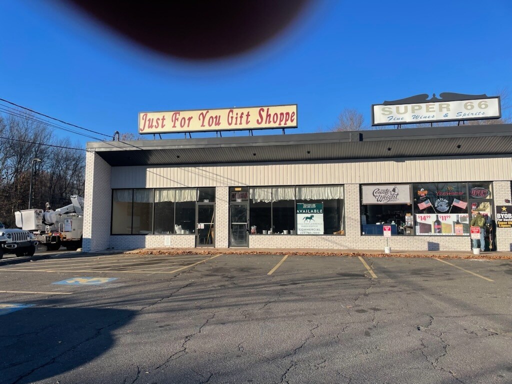 969-979 Meriden Waterbury Tpke, Plantsville, CT à louer Photo du bâtiment- Image 1 de 12