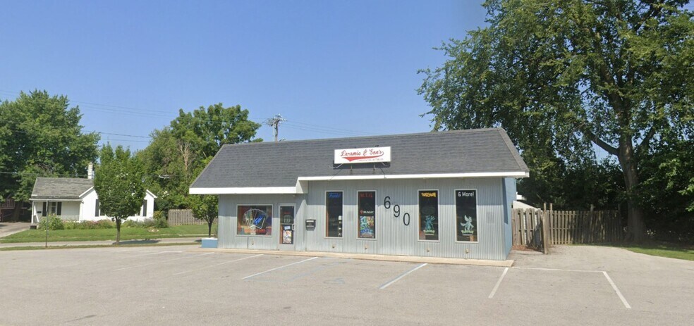 690 Dixie Hwy, Rossford, OH à louer - Photo du bâtiment - Image 2 de 2