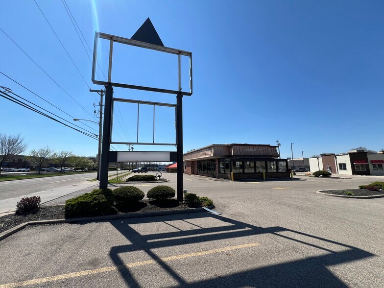 3001 S Dixie Dr, Moraine, OH à louer - Photo du bâtiment - Image 2 de 13