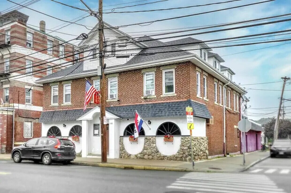 1086 Washington St, Norwood, MA à louer Photo du bâtiment- Image 1 de 12