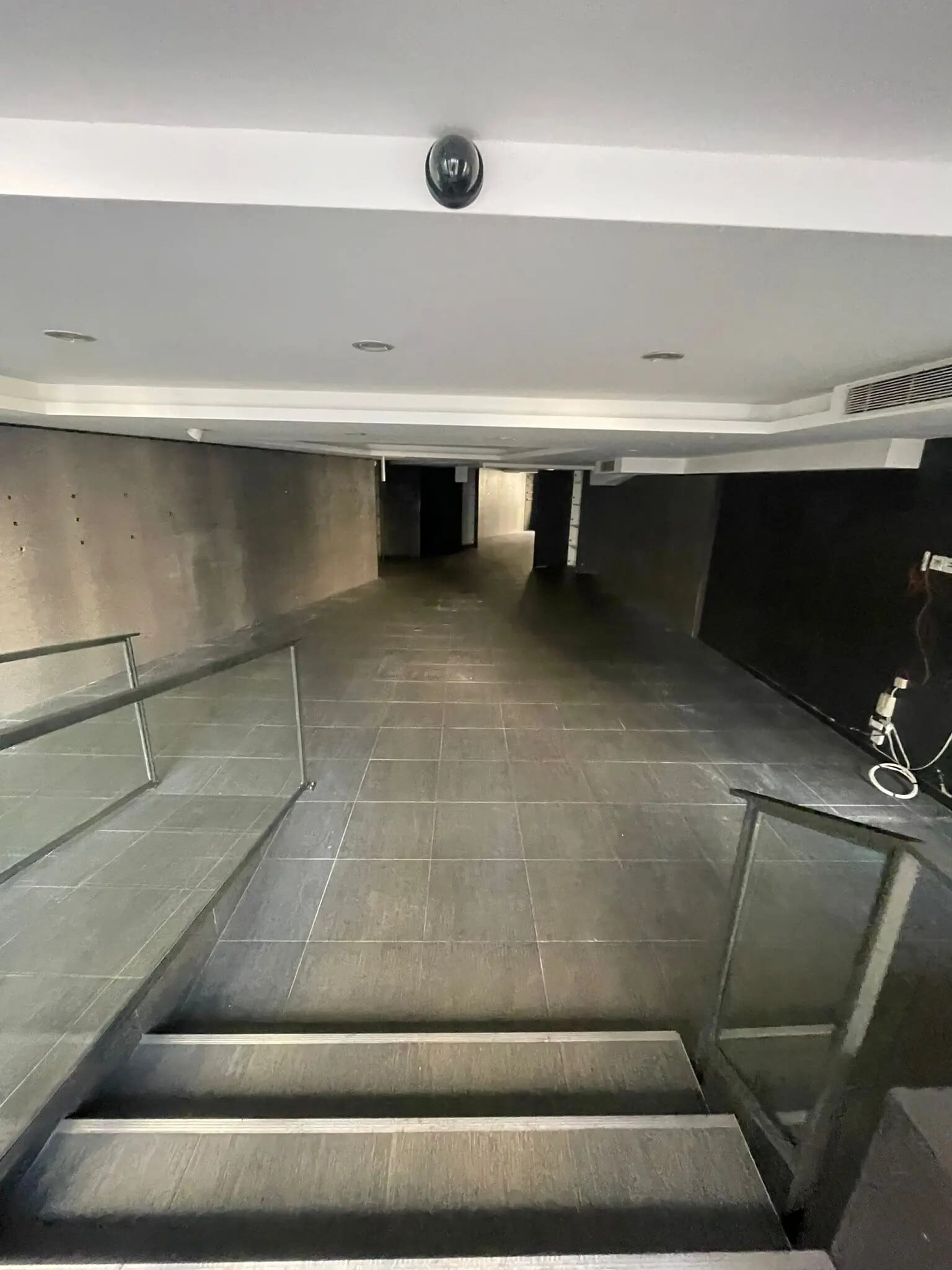 Retail in Paris for lease Building Photo- Image 1 of 3