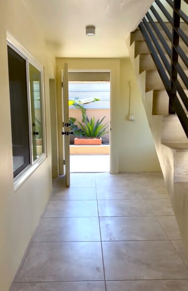 11121 Glenoaks Blvd, Pacoima, CA for lease - Interior Photo - Image 2 of 15