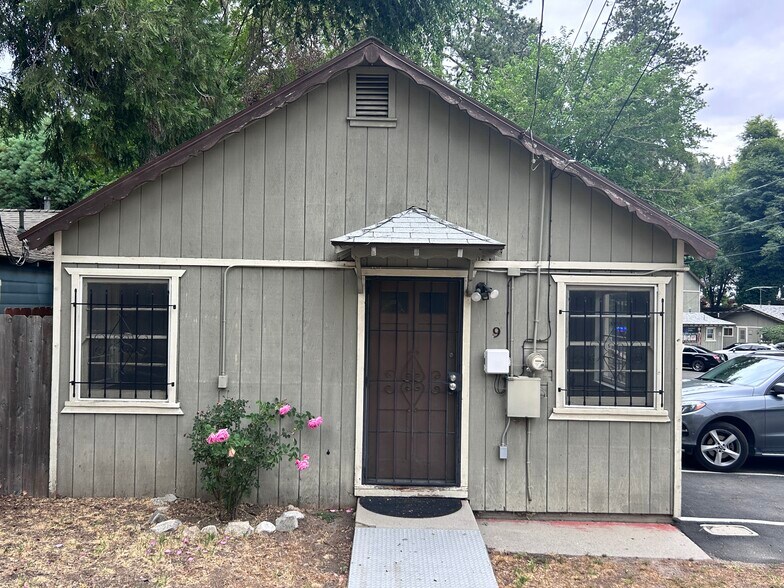 580 Forest Shade Rd, Crestline, CA à louer - Photo du bâtiment - Image 3 de 6