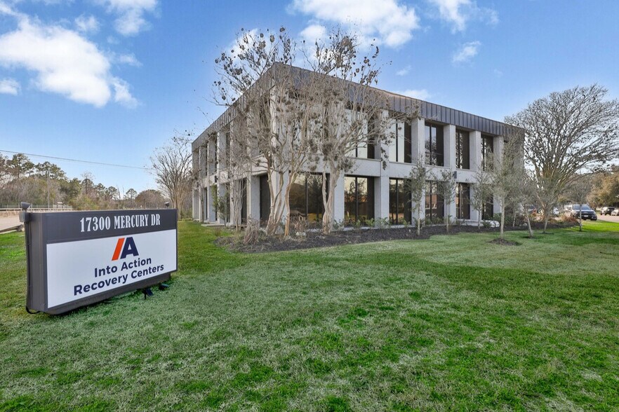 17300 Mercury Dr, Houston, TX à vendre - Photo du bâtiment - Image 1 de 7