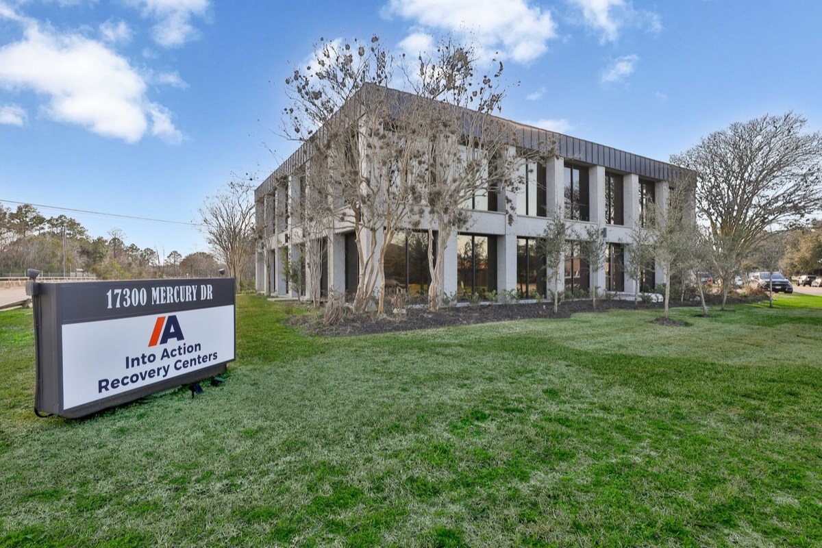 17300 Mercury Dr, Houston, TX à vendre Photo du bâtiment- Image 1 de 8
